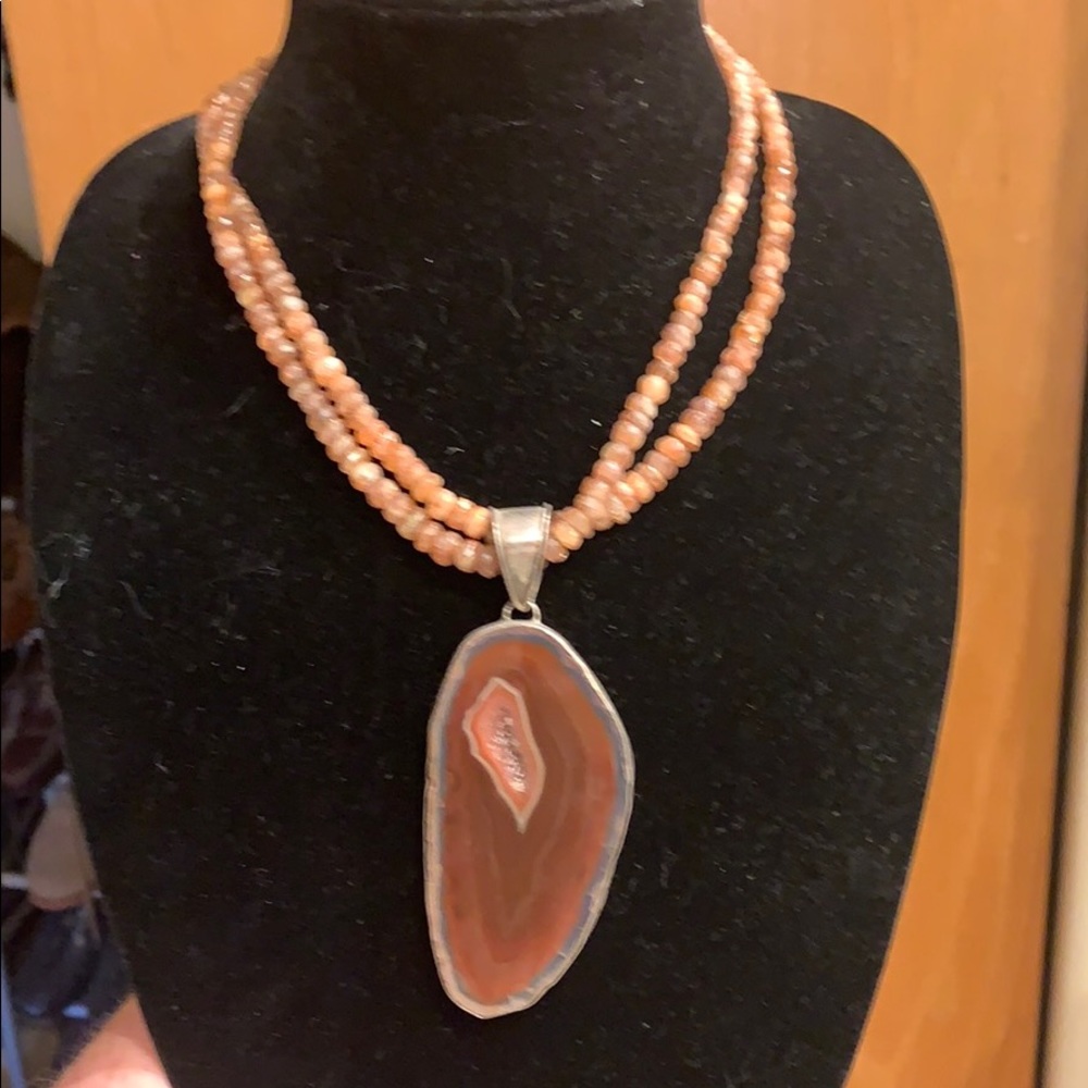 Agate pendant necklace